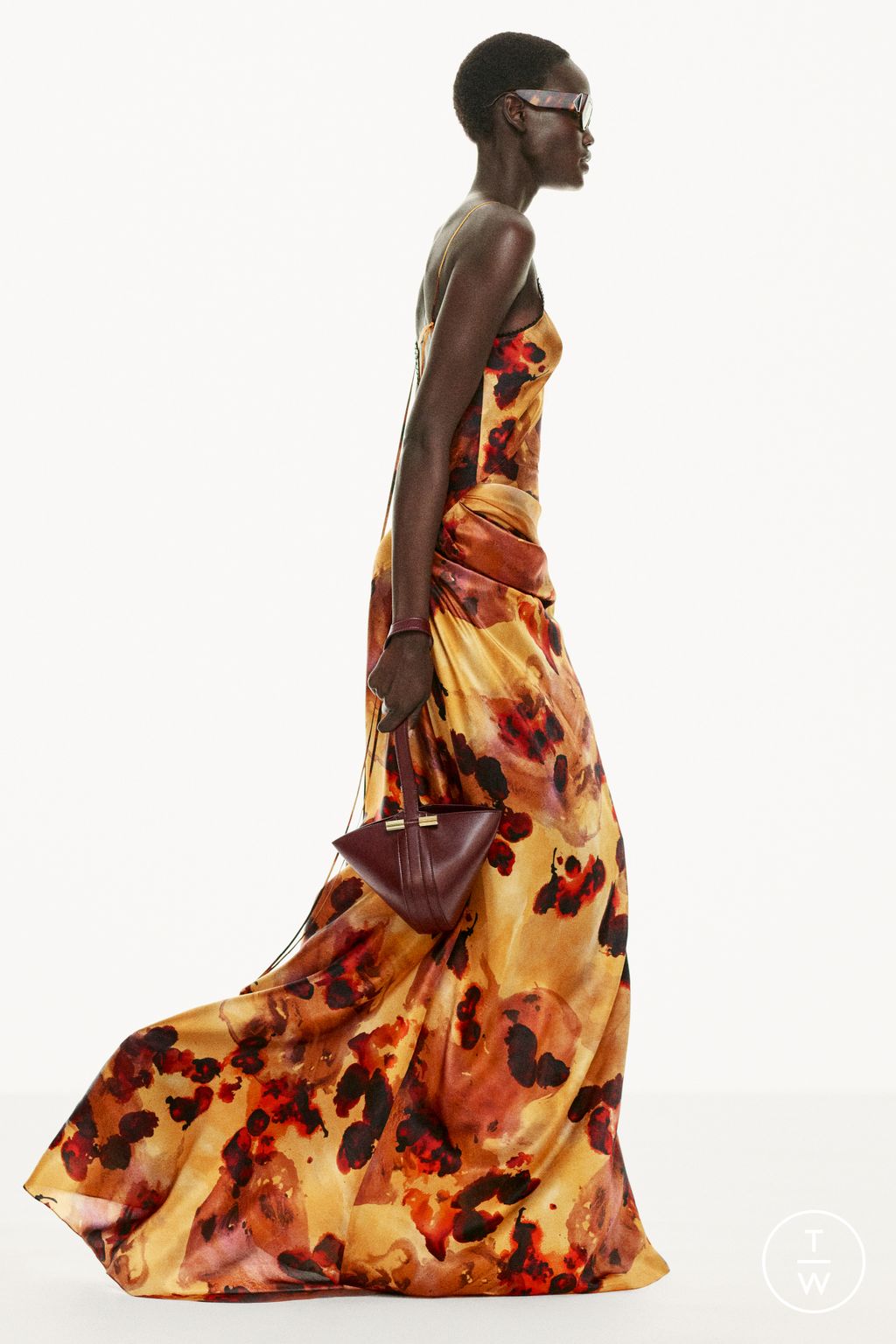 Fashion Week Paris Pre-Fall 2025 look 25 from the Victoria Beckham collection womenswear