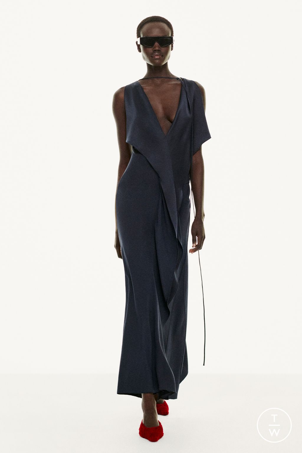 Fashion Week Paris Pre-Fall 2025 look 32 from the Victoria Beckham collection womenswear