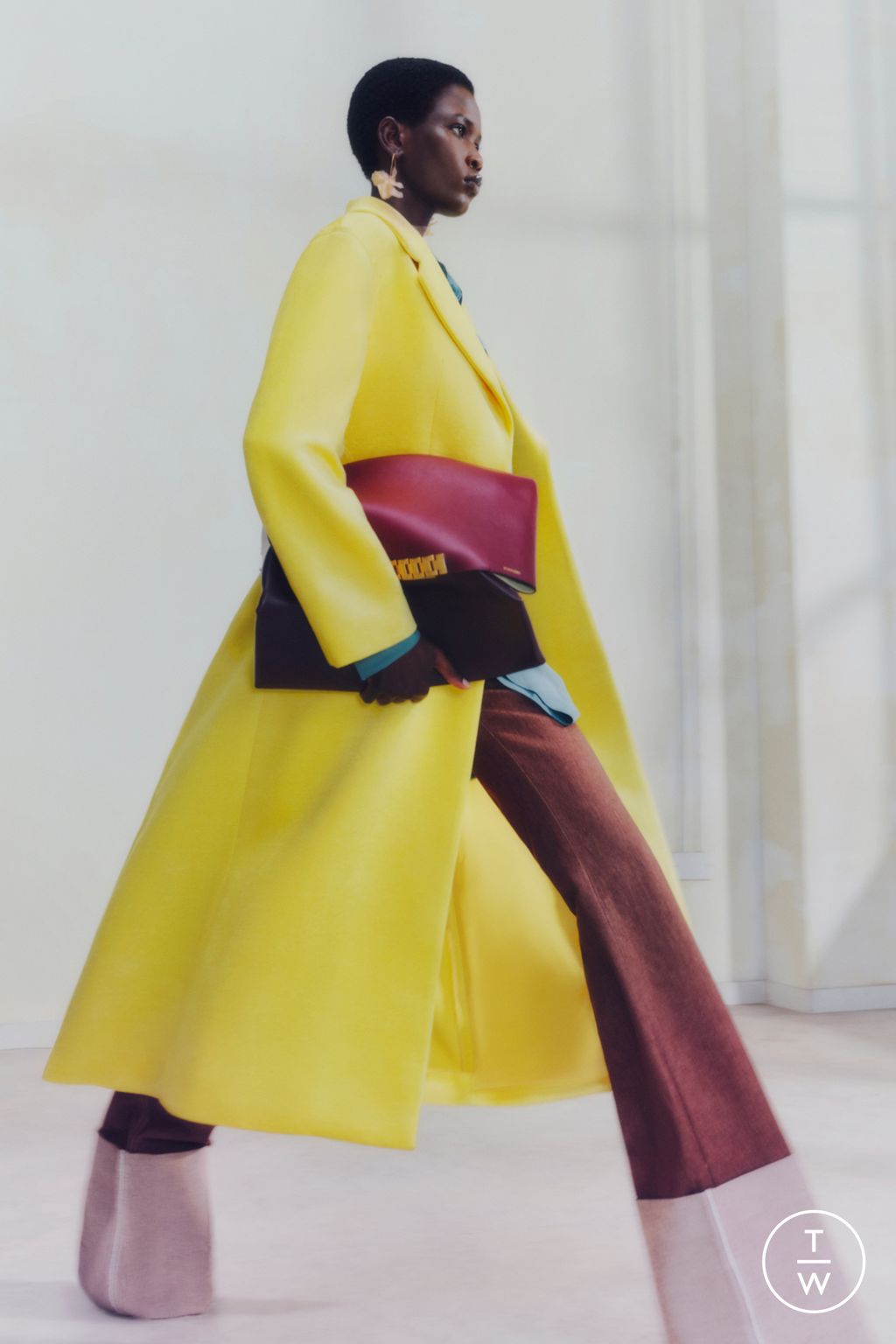 Fashion Week Paris Pre-Fall 2023 look 10 from the Victoria Beckham collection womenswear