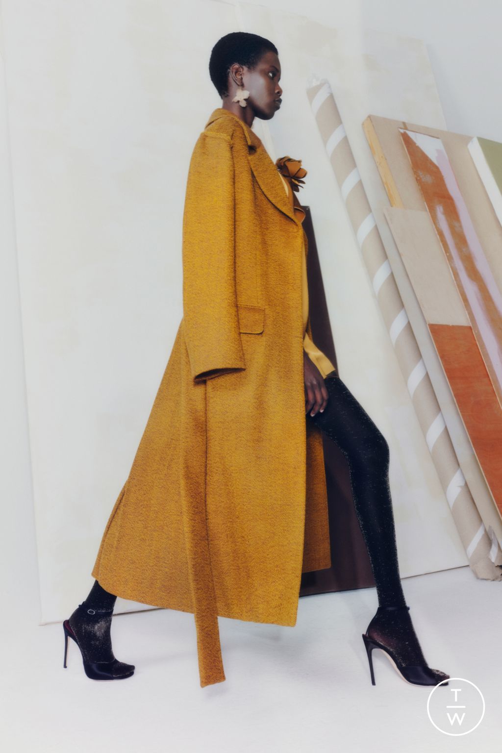 Fashion Week Paris Pre-Fall 2023 look 2 from the Victoria Beckham collection womenswear