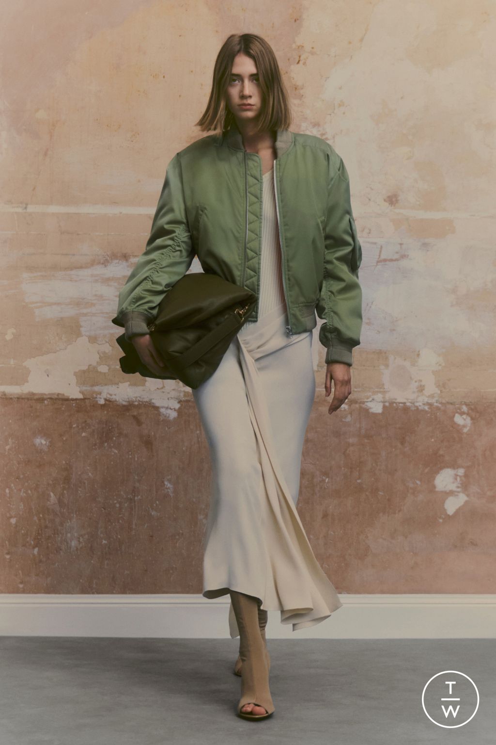 Fashion Week London Resort 2024 look 1 from the Victoria Beckham collection womenswear