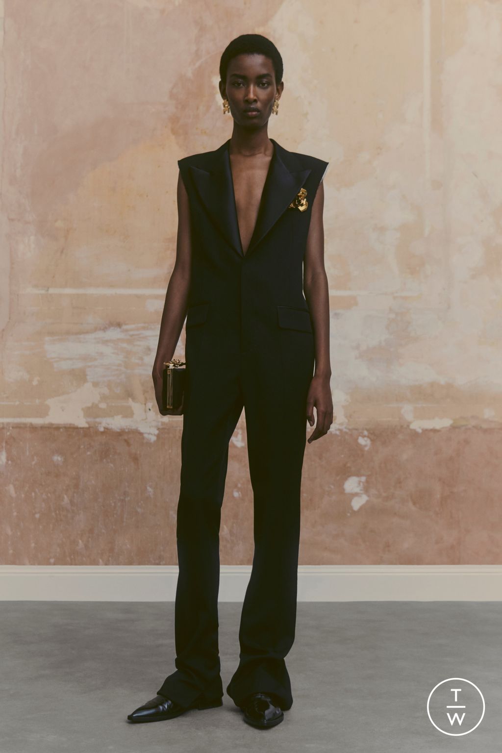 Fashion Week London Resort 2024 look 17 from the Victoria Beckham collection 女装