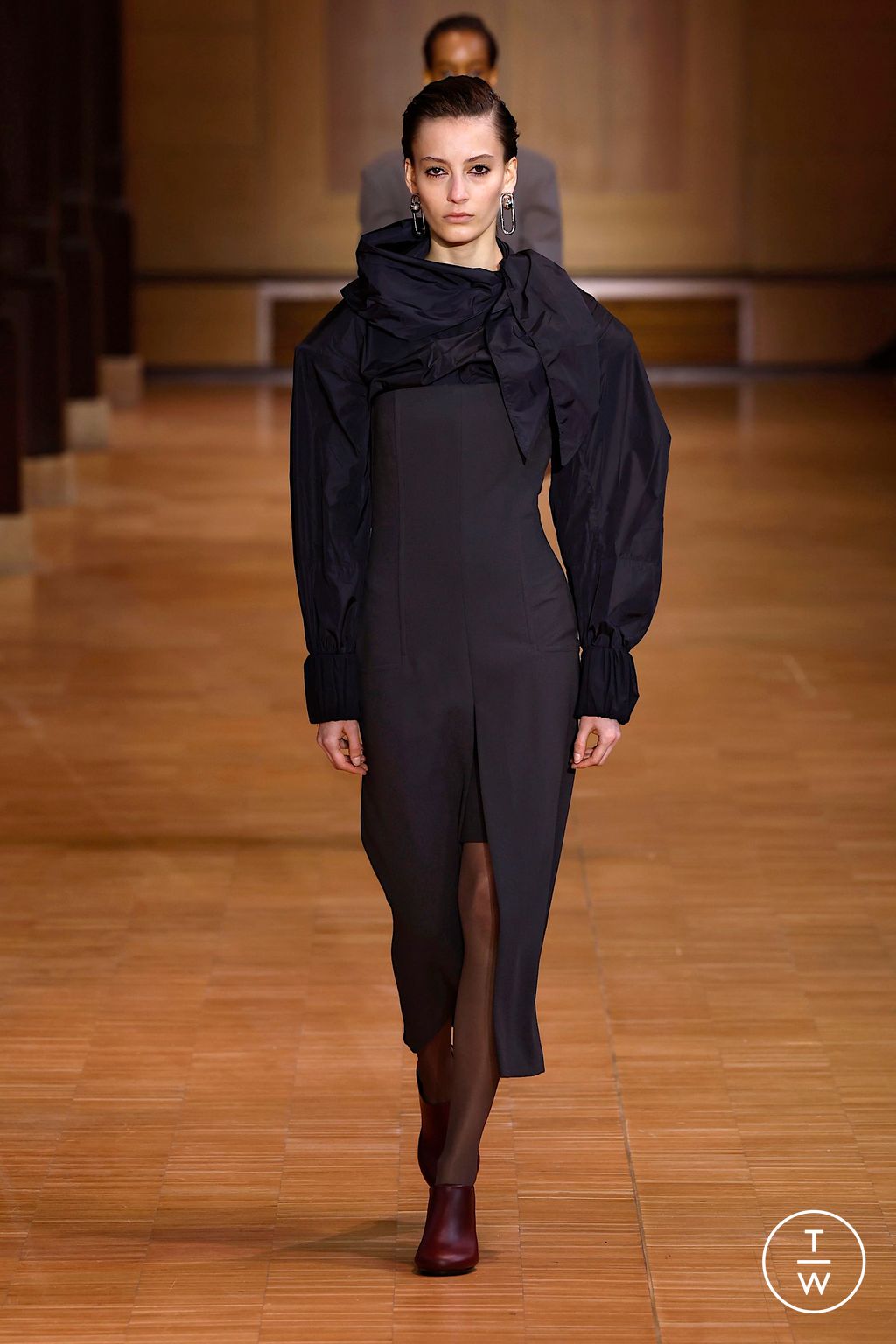 Fashion Week Paris Fall/Winter 2025 look 16 from the Veronique Leroy collection womenswear