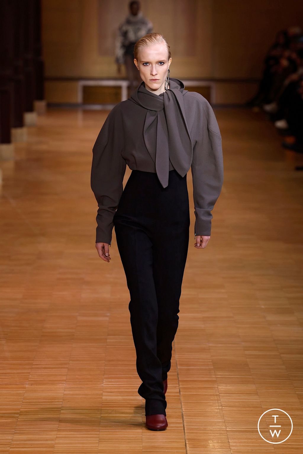 Fashion Week Paris Fall/Winter 2025 look 18 from the Veronique Leroy collection womenswear