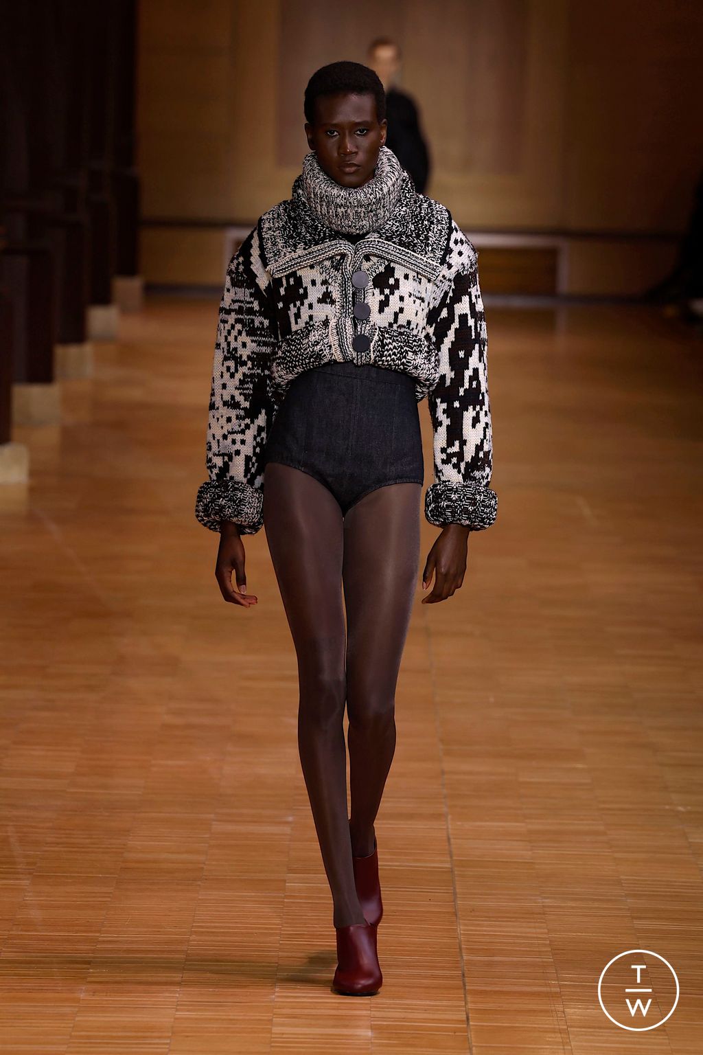 Fashion Week Paris Fall/Winter 2025 look 19 from the Veronique Leroy collection womenswear