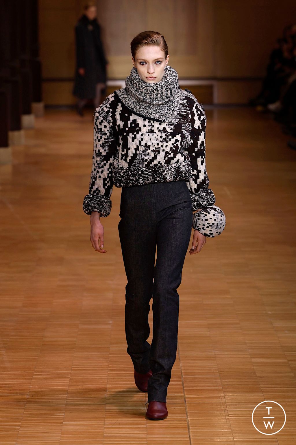 Fashion Week Paris Fall/Winter 2025 look 21 from the Veronique Leroy collection womenswear