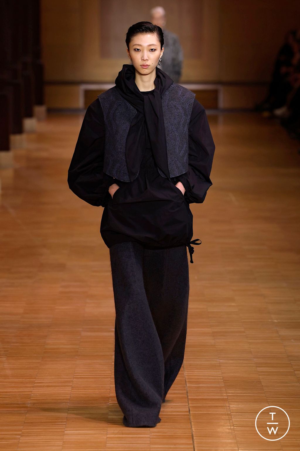 Fashion Week Paris Fall/Winter 2025 look 23 from the Veronique Leroy collection womenswear