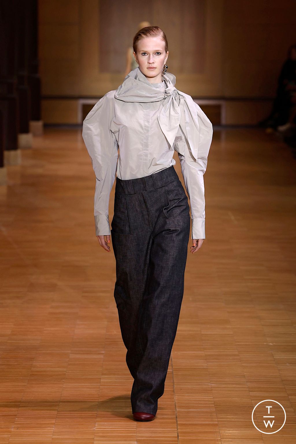Fashion Week Paris Fall/Winter 2025 look 25 de la collection Veronique Leroy womenswear