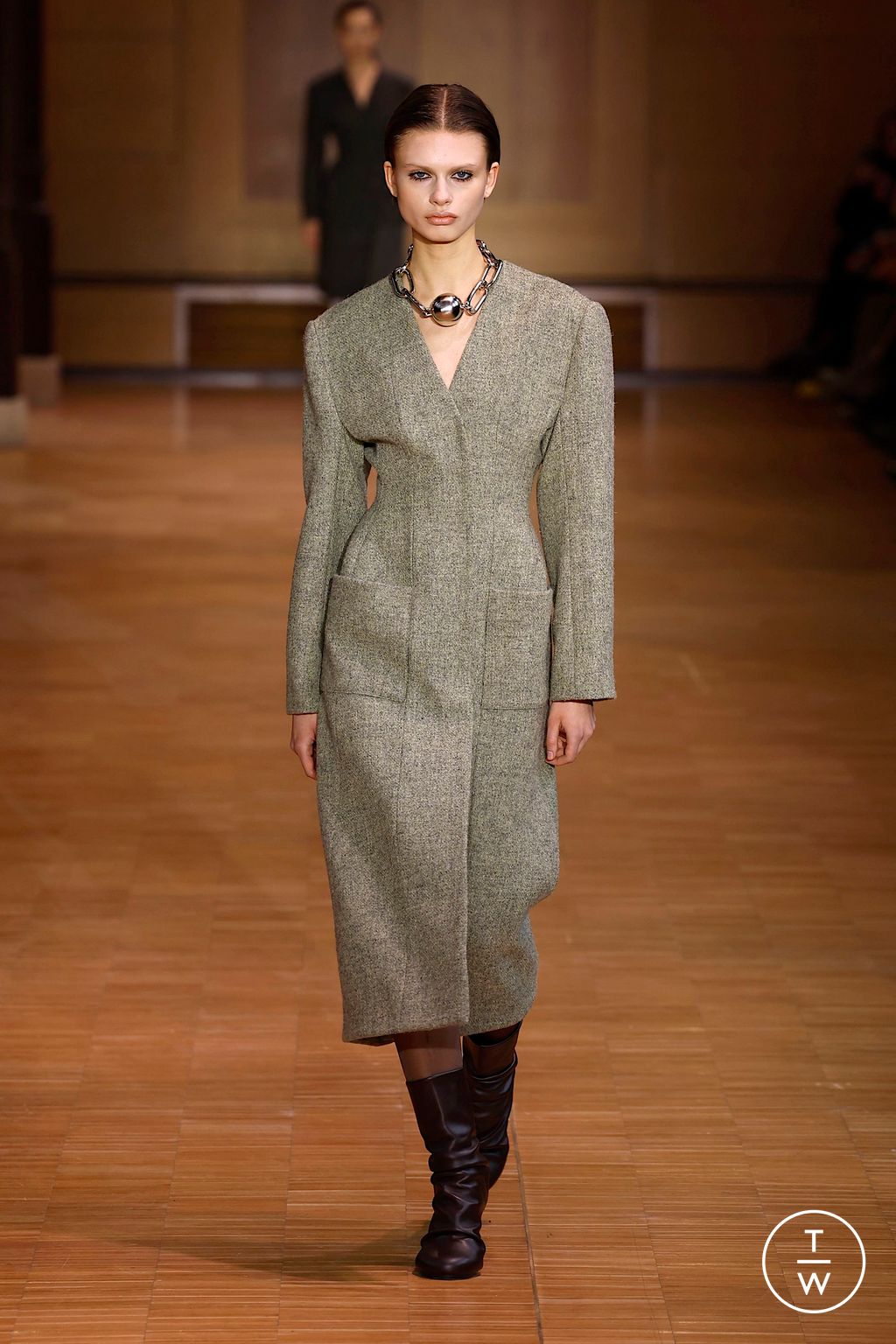 Fashion Week Paris Fall/Winter 2025 look 37 from the Veronique Leroy collection womenswear