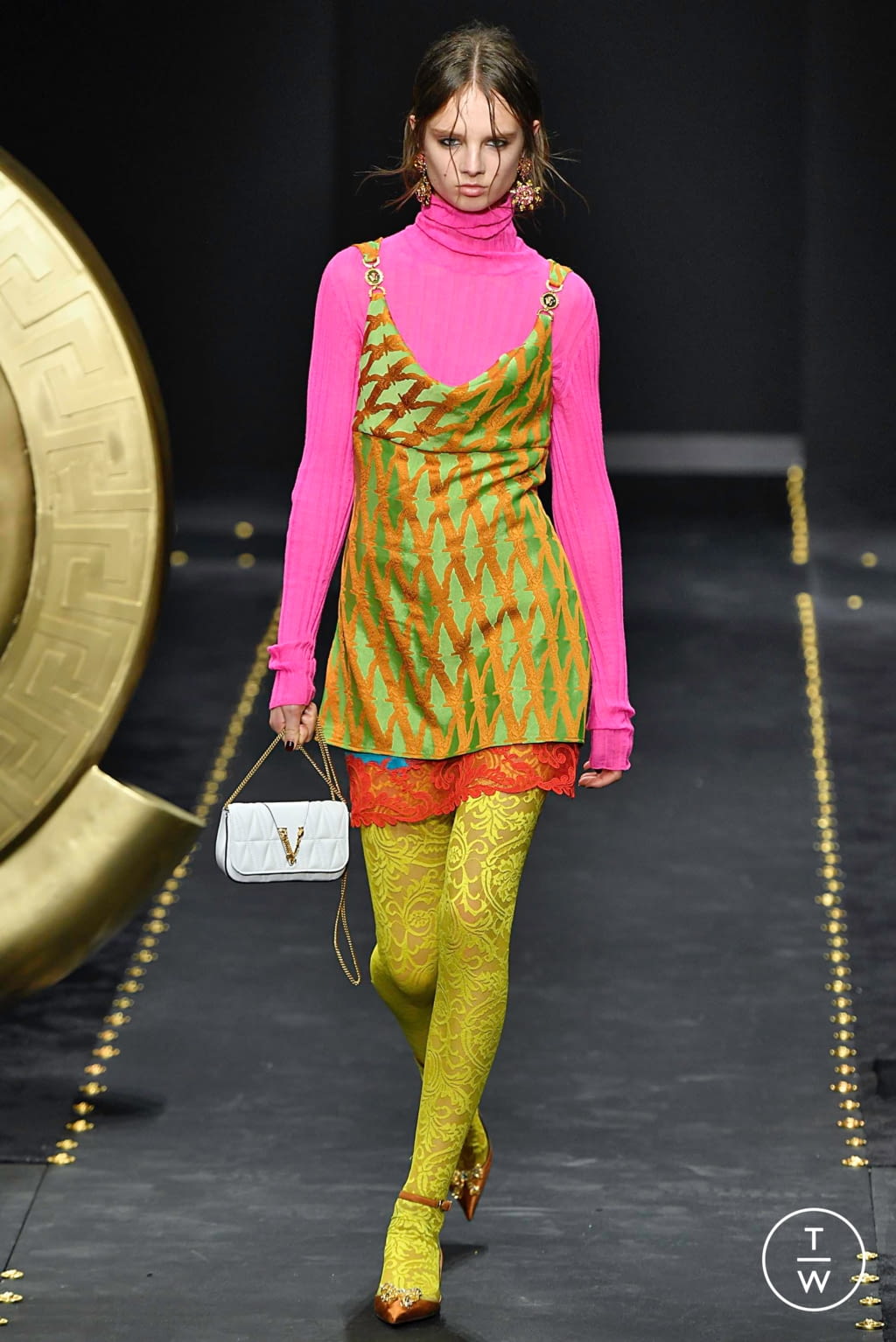 Fashion Week Milan Fall/Winter 2019 look 27 from the Versace collection 女装