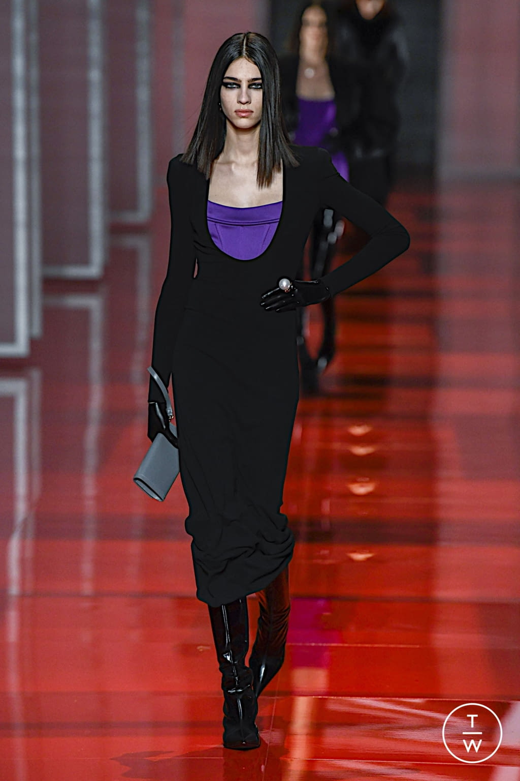 Fashion Week Milan Fall/Winter 2022 look 3 from the Versace collection womenswear