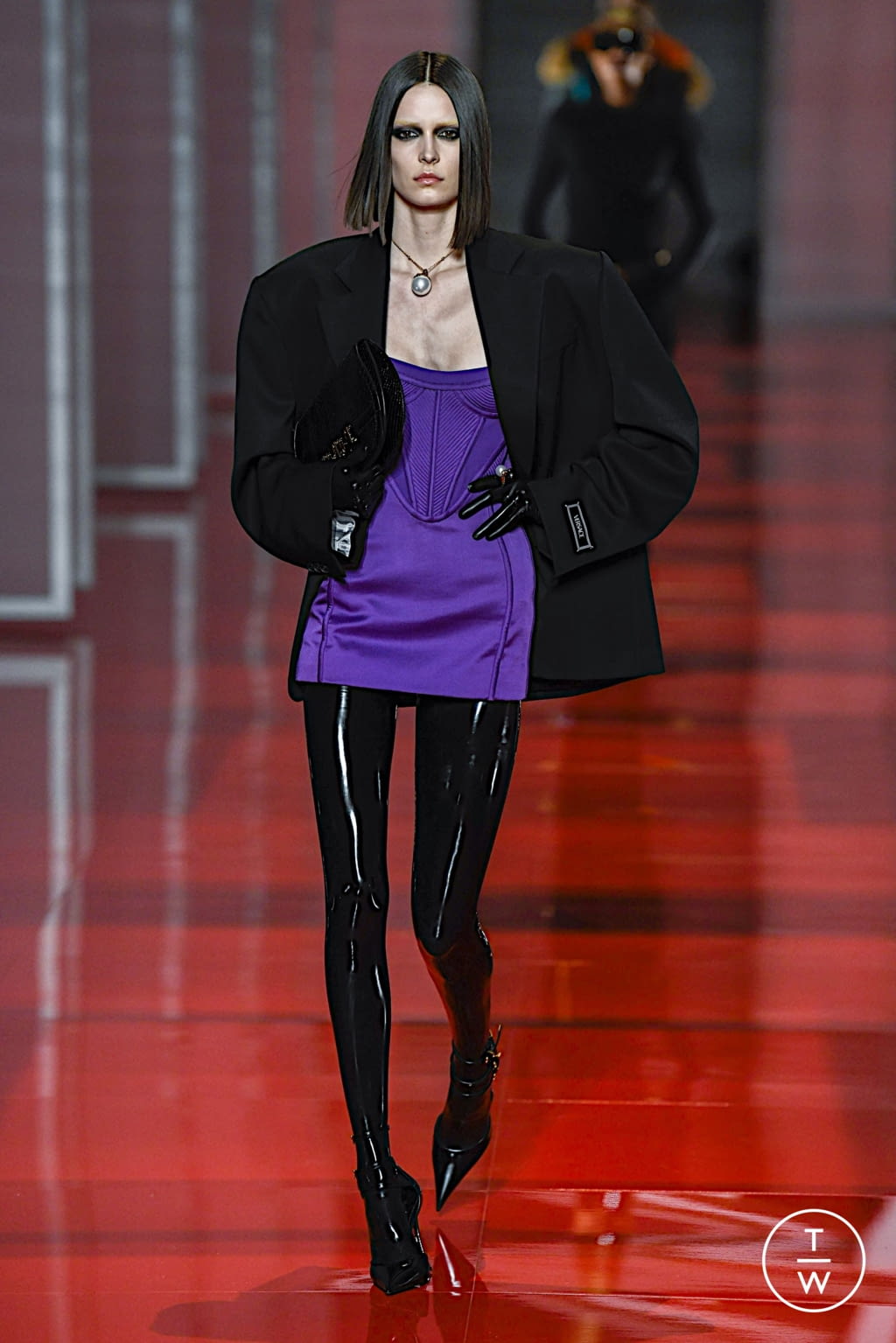 Fashion Week Milan Fall/Winter 2022 look 4 from the Versace collection womenswear