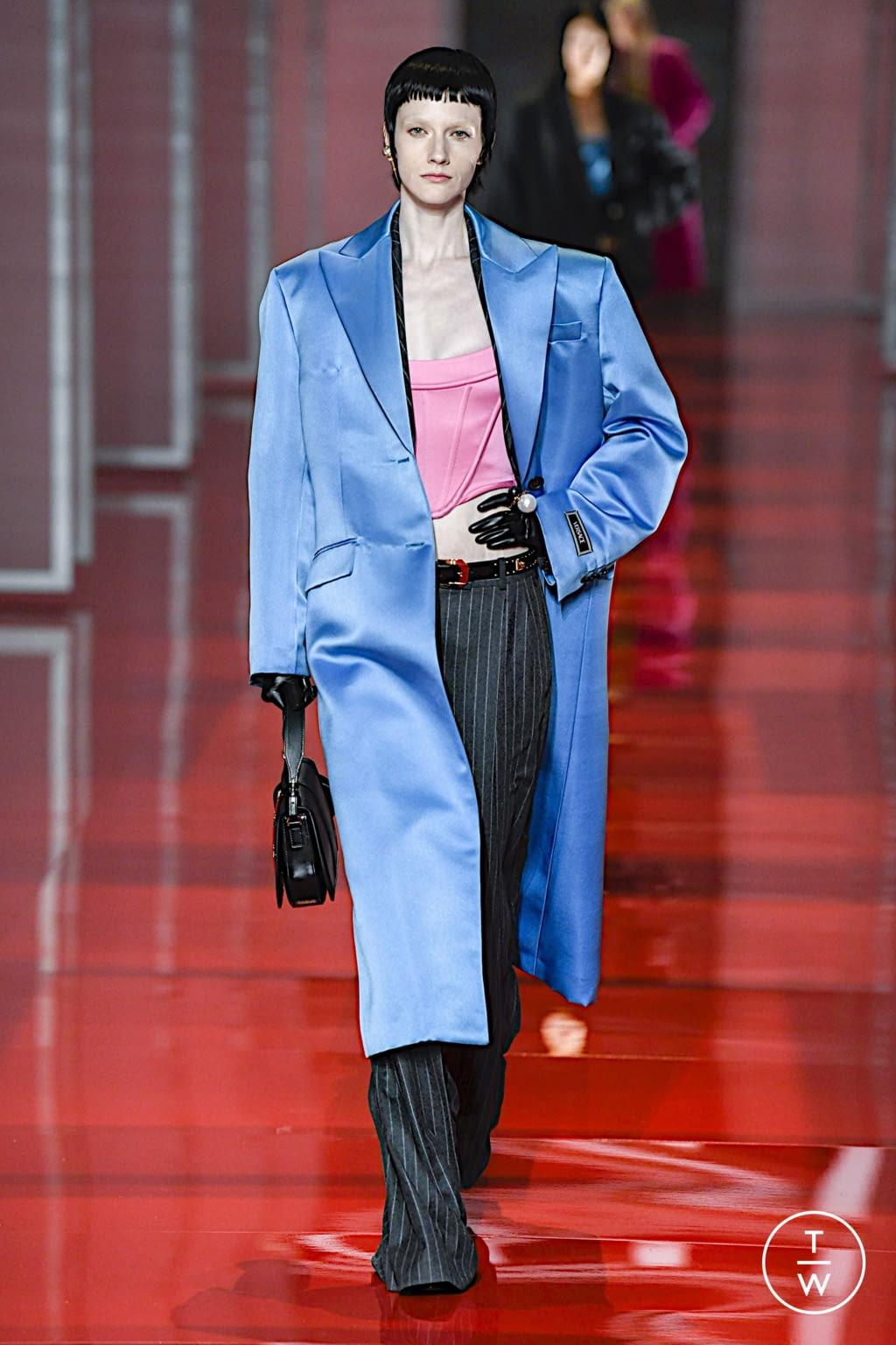 Fashion Week Milan Fall/Winter 2022 look 7 de la collection Versace womenswear