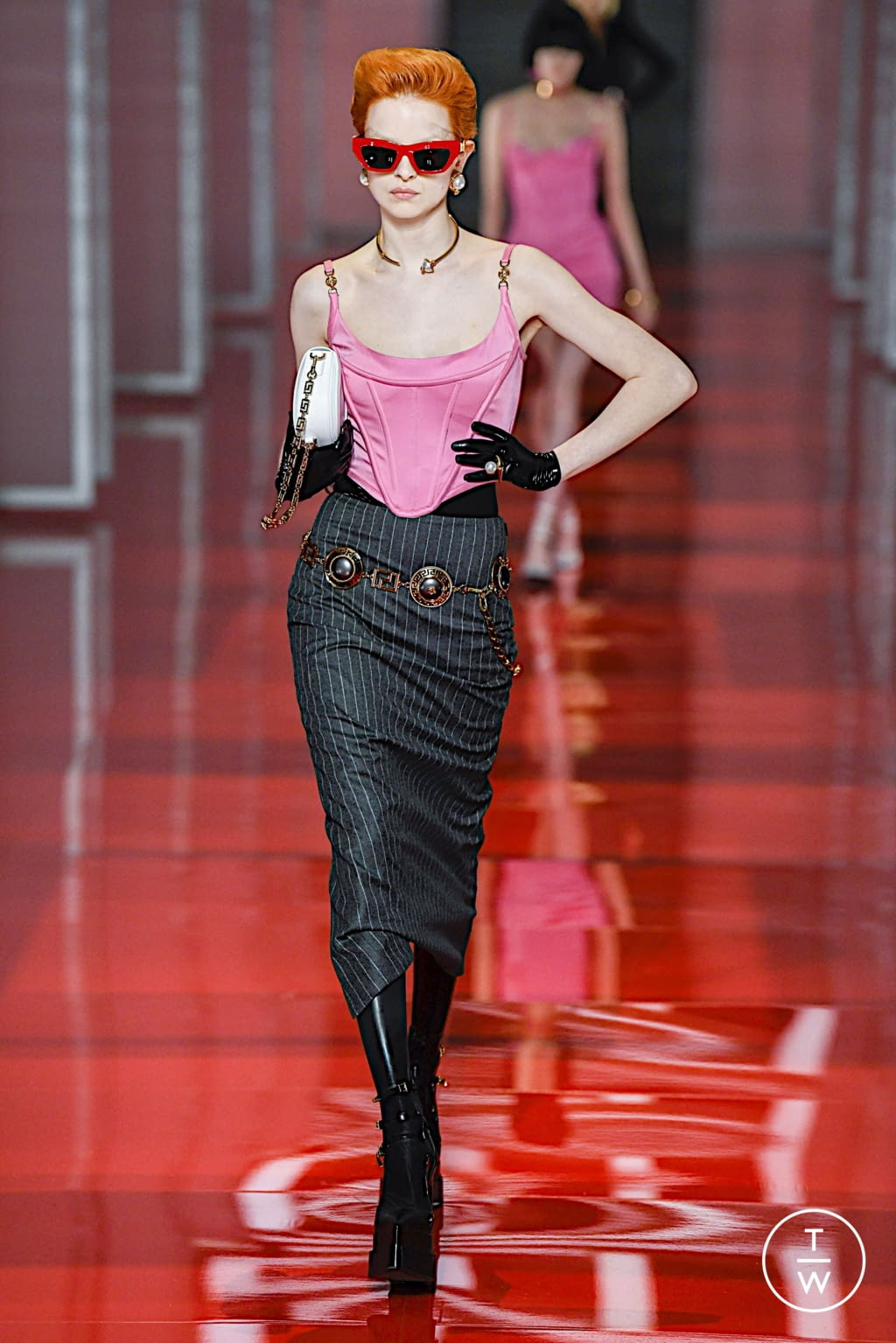 Fashion Week Milan Fall/Winter 2022 look 11 de la collection Versace womenswear