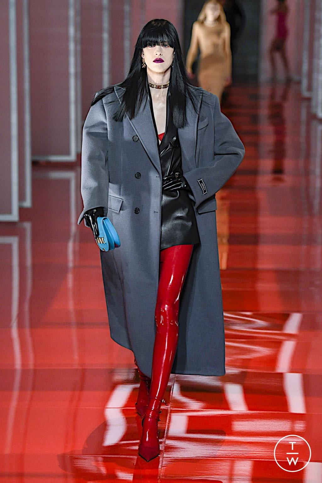 Fashion Week Milan Fall/Winter 2022 look 16 from the Versace collection womenswear
