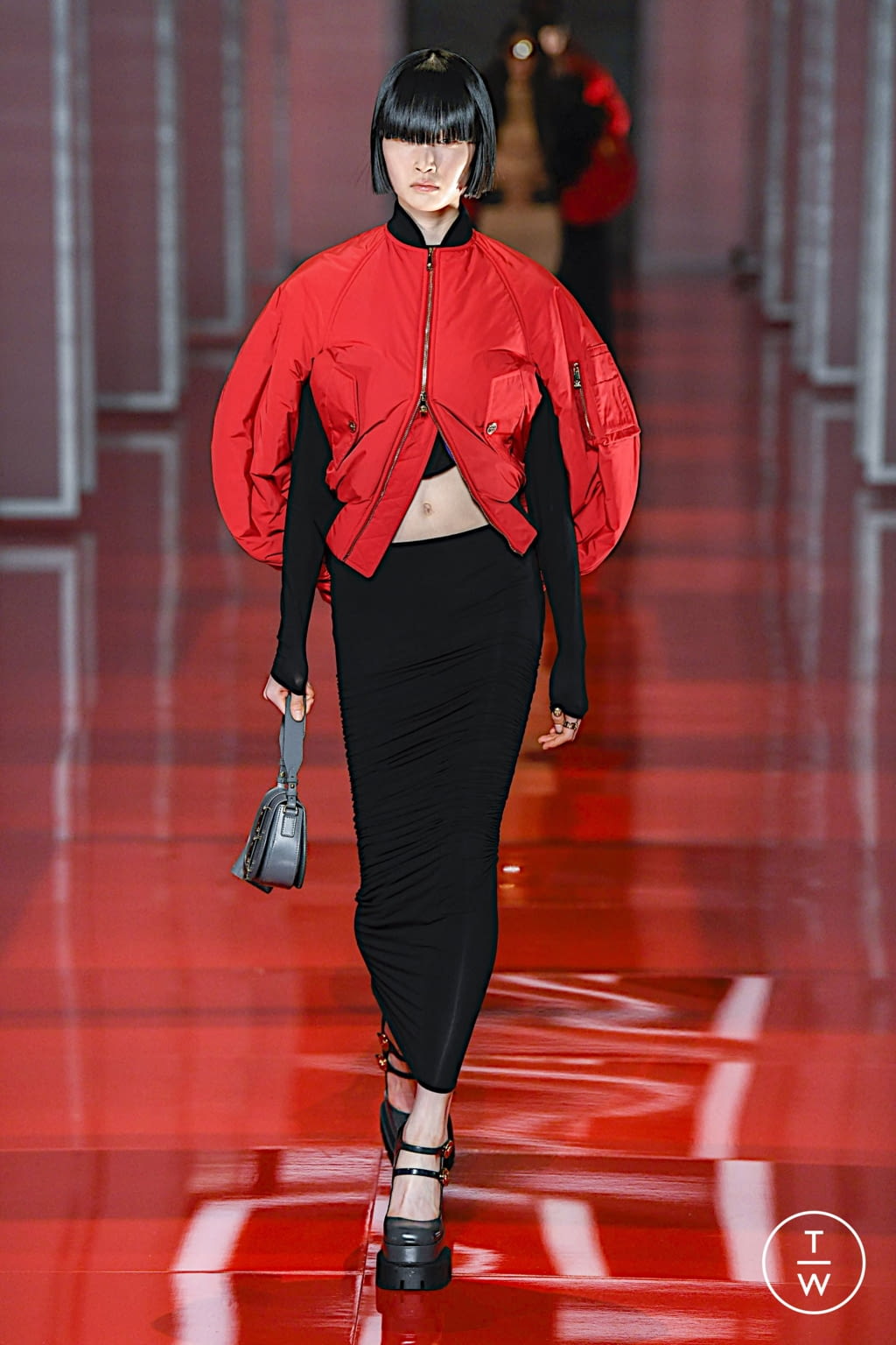Fashion Week Milan Fall/Winter 2022 look 23 de la collection Versace womenswear