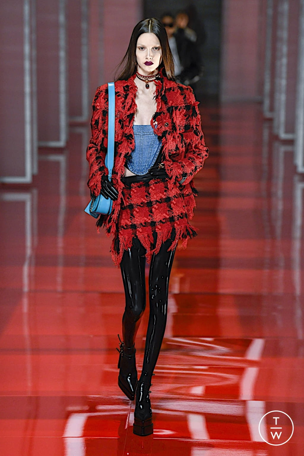 Fashion Week Milan Fall/Winter 2022 look 29 de la collection Versace womenswear