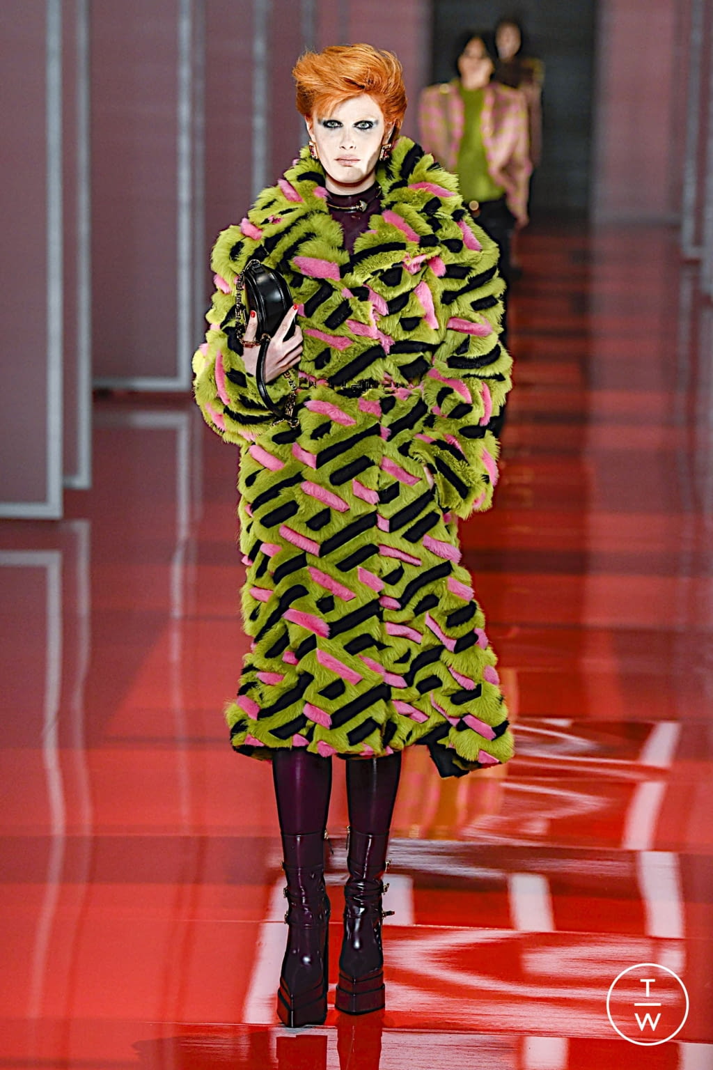Fashion Week Milan Fall/Winter 2022 look 43 from the Versace collection womenswear