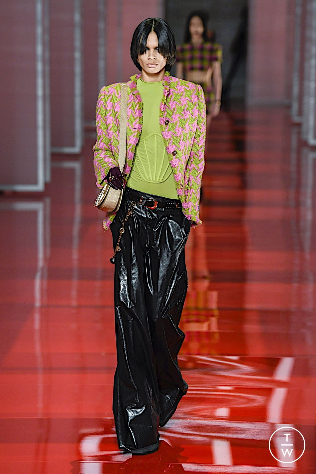 Fashion Week Milan Fall/Winter 2022 look 44 from the Versace collection 女装