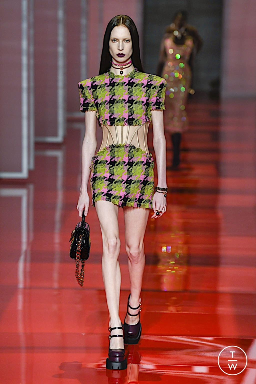 Fashion Week Milan Fall/Winter 2022 look 45 from the Versace collection 女装