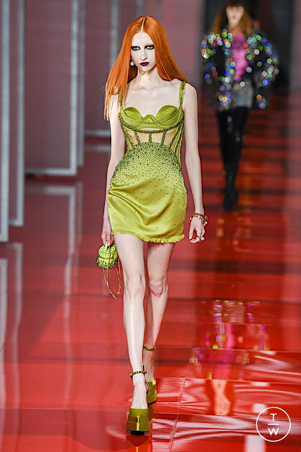 Fashion Week Milan Fall/Winter 2022 look 48 from the Versace collection womenswear