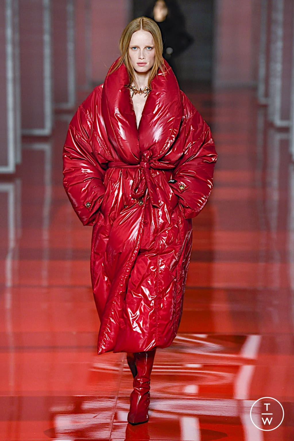 Fashion Week Milan Fall/Winter 2022 look 54 from the Versace collection 女装