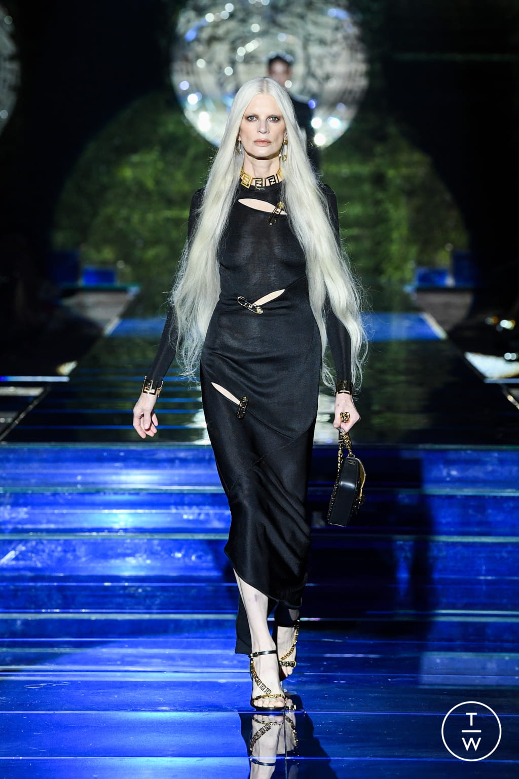 Fashion Week Milan Spring/Summer 2022 look 1 from the Versace by Fendi - Fendi by Versace collection 女装