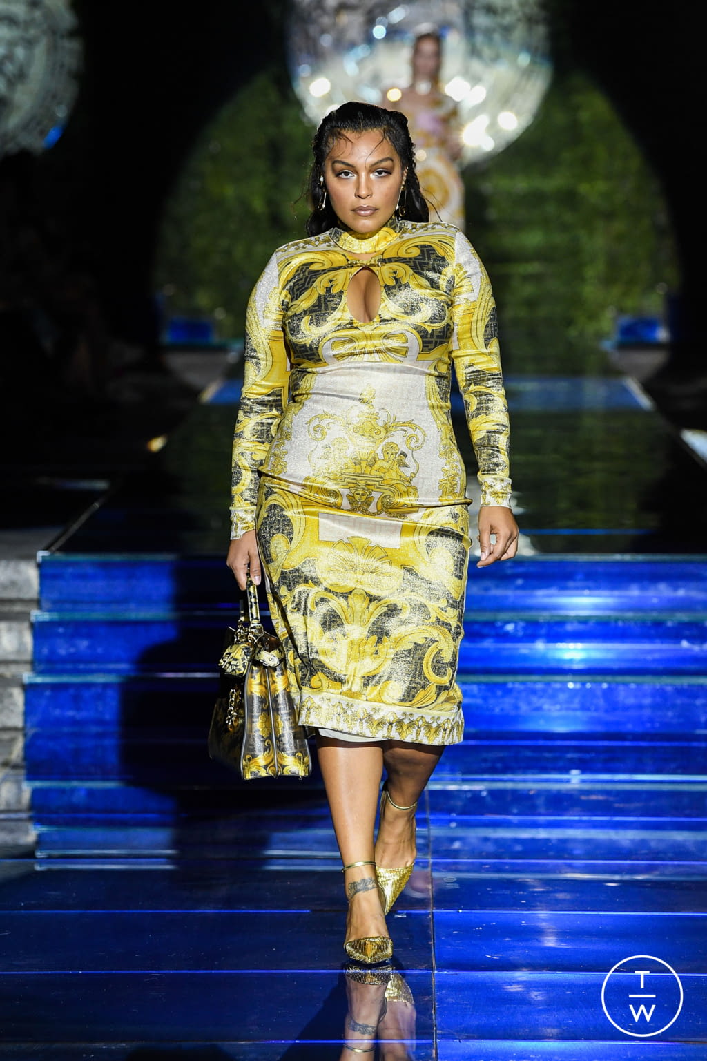 Fashion Week Milan Spring/Summer 2022 look 16 from the Versace by Fendi - Fendi by Versace collection 女装