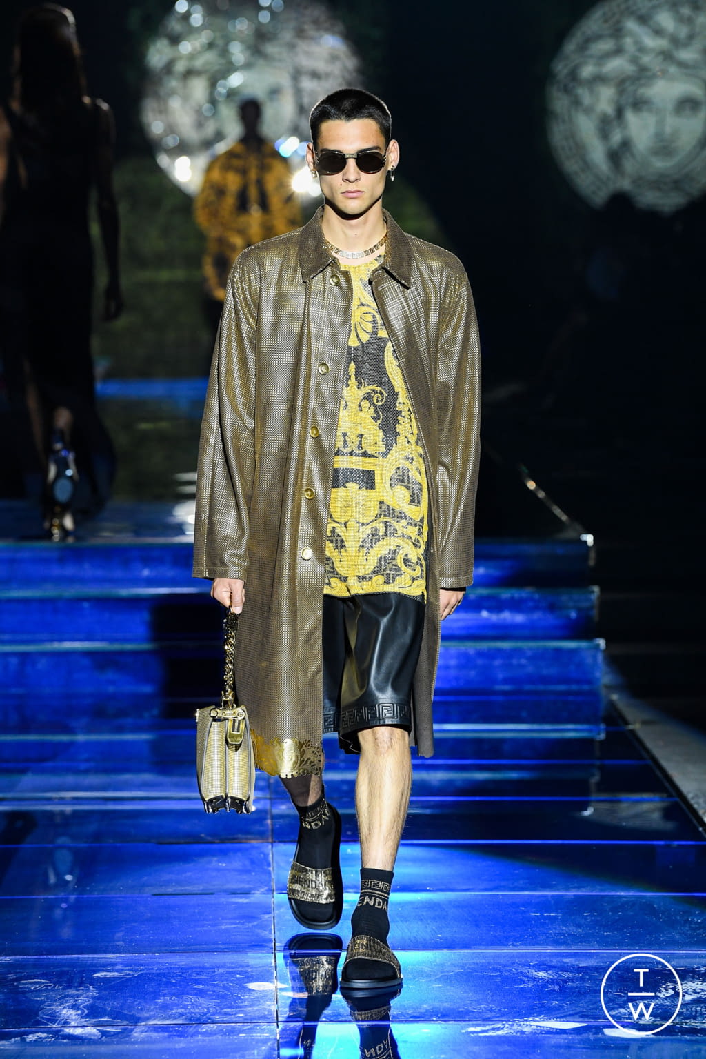 Fashion Week Milan Spring/Summer 2022 look 6 from the Versace by Fendi - Fendi by Versace collection 女装