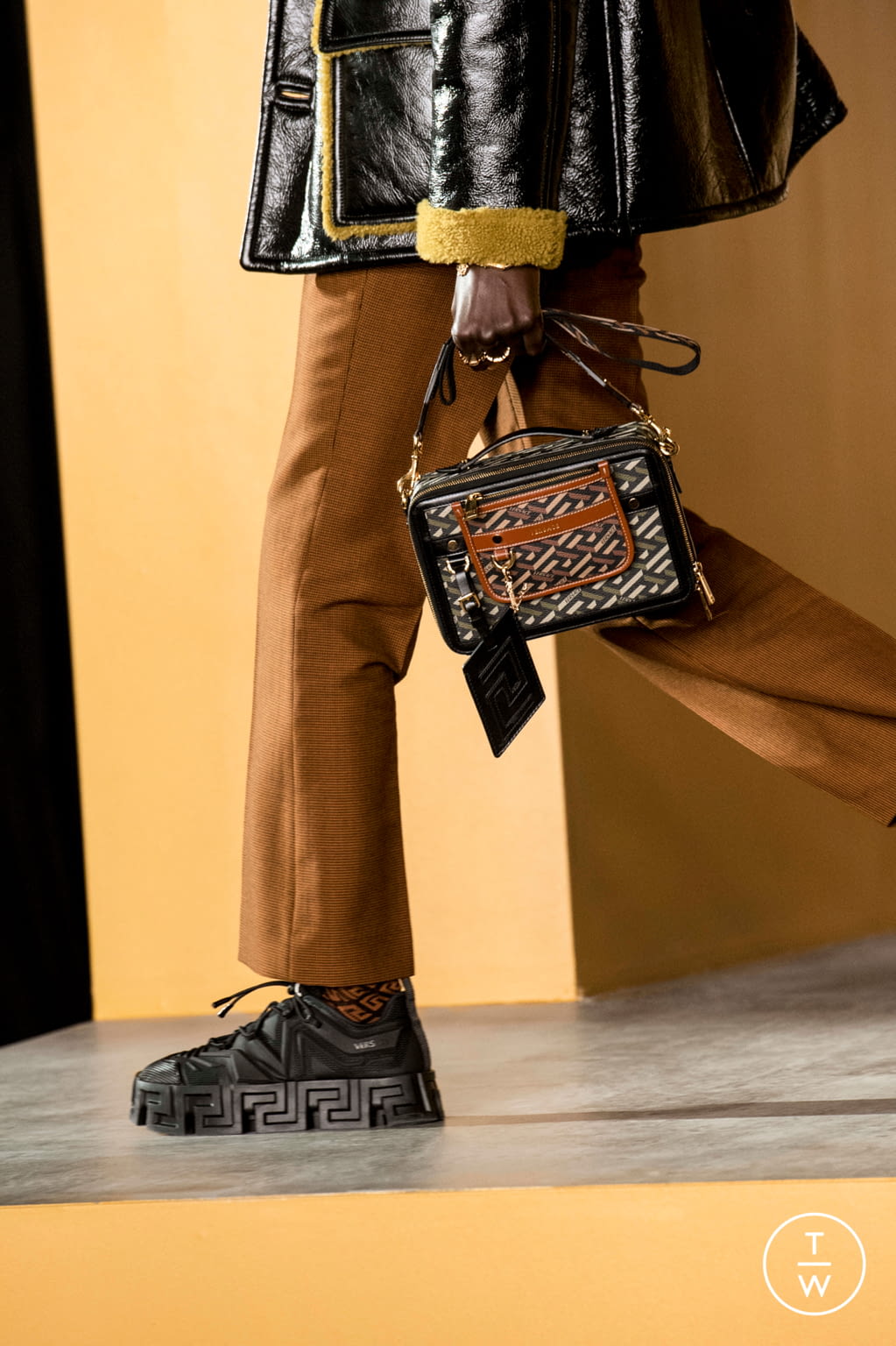Fashion Week Milan Fall/Winter 2021 look 4 from the Versace collection menswear accessories