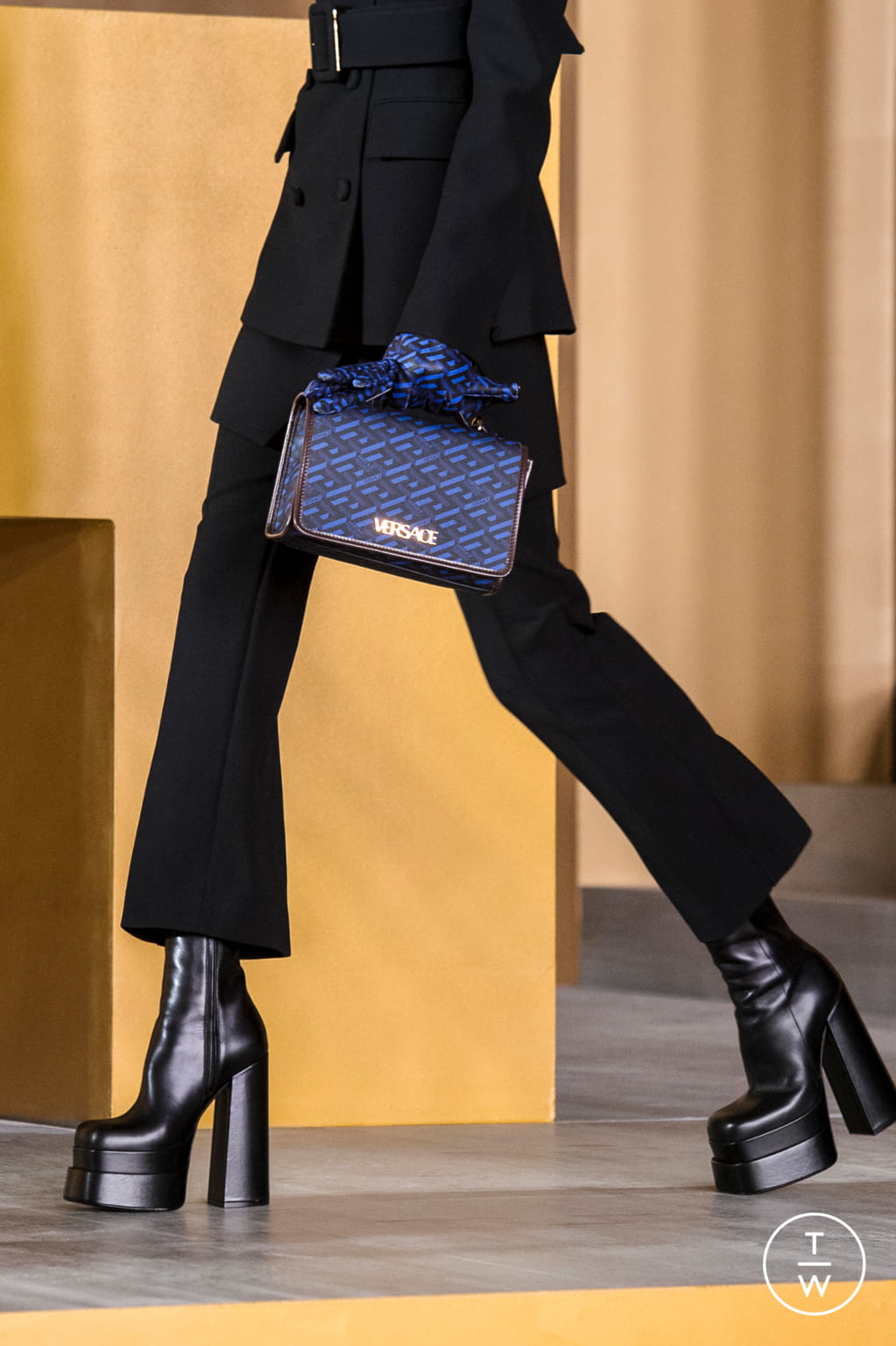 Fashion Week Milan Fall/Winter 2021 look 2 from the Versace collection womenswear accessories