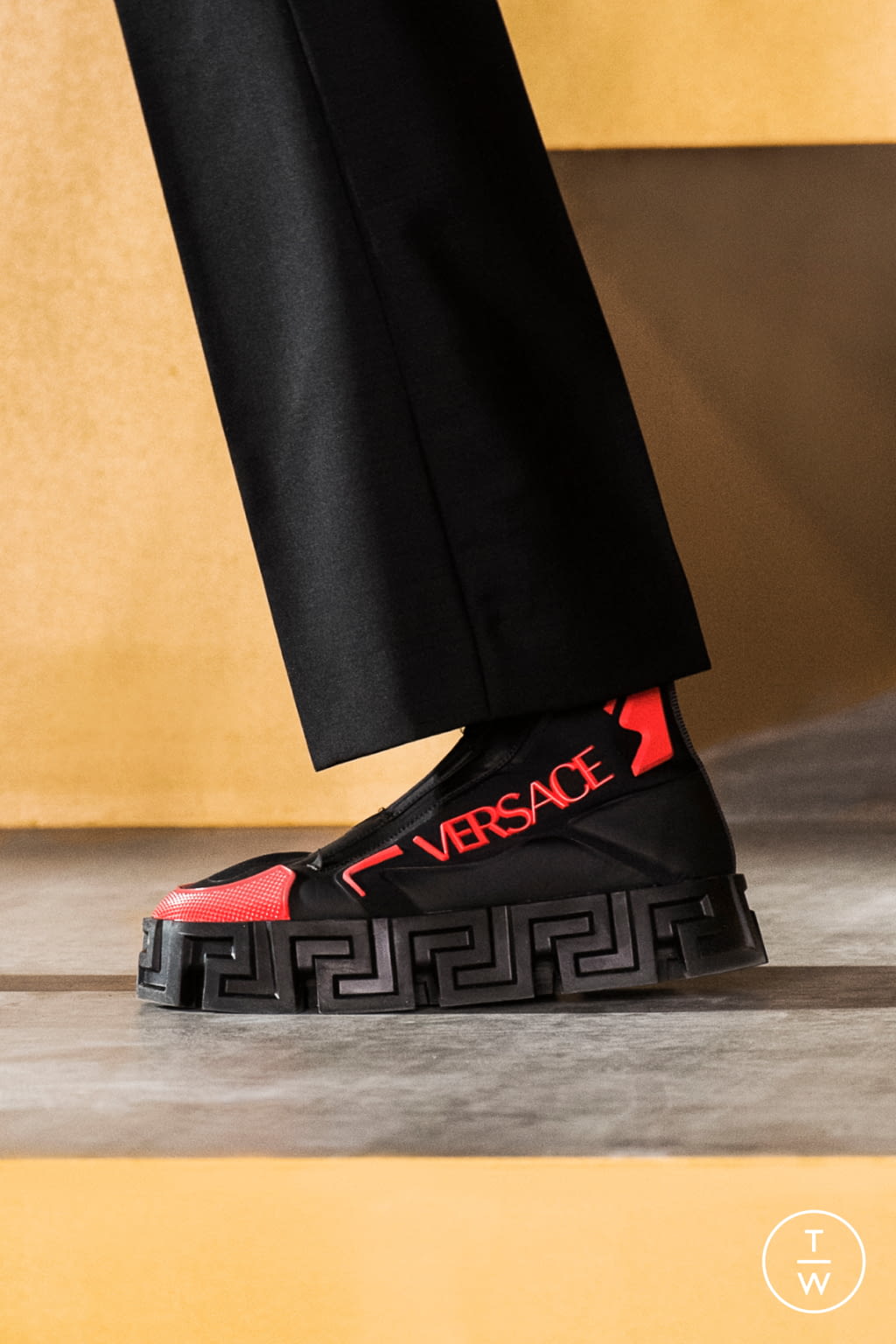 Fashion Week Milan Fall/Winter 2021 look 12 from the Versace collection menswear accessories