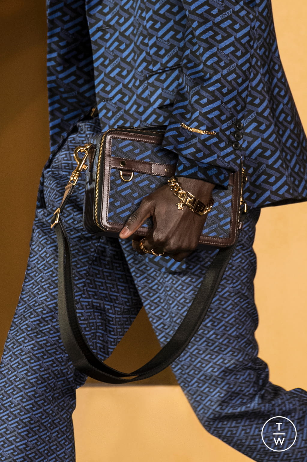 Fashion Week Milan Fall/Winter 2021 look 14 from the Versace collection menswear accessories