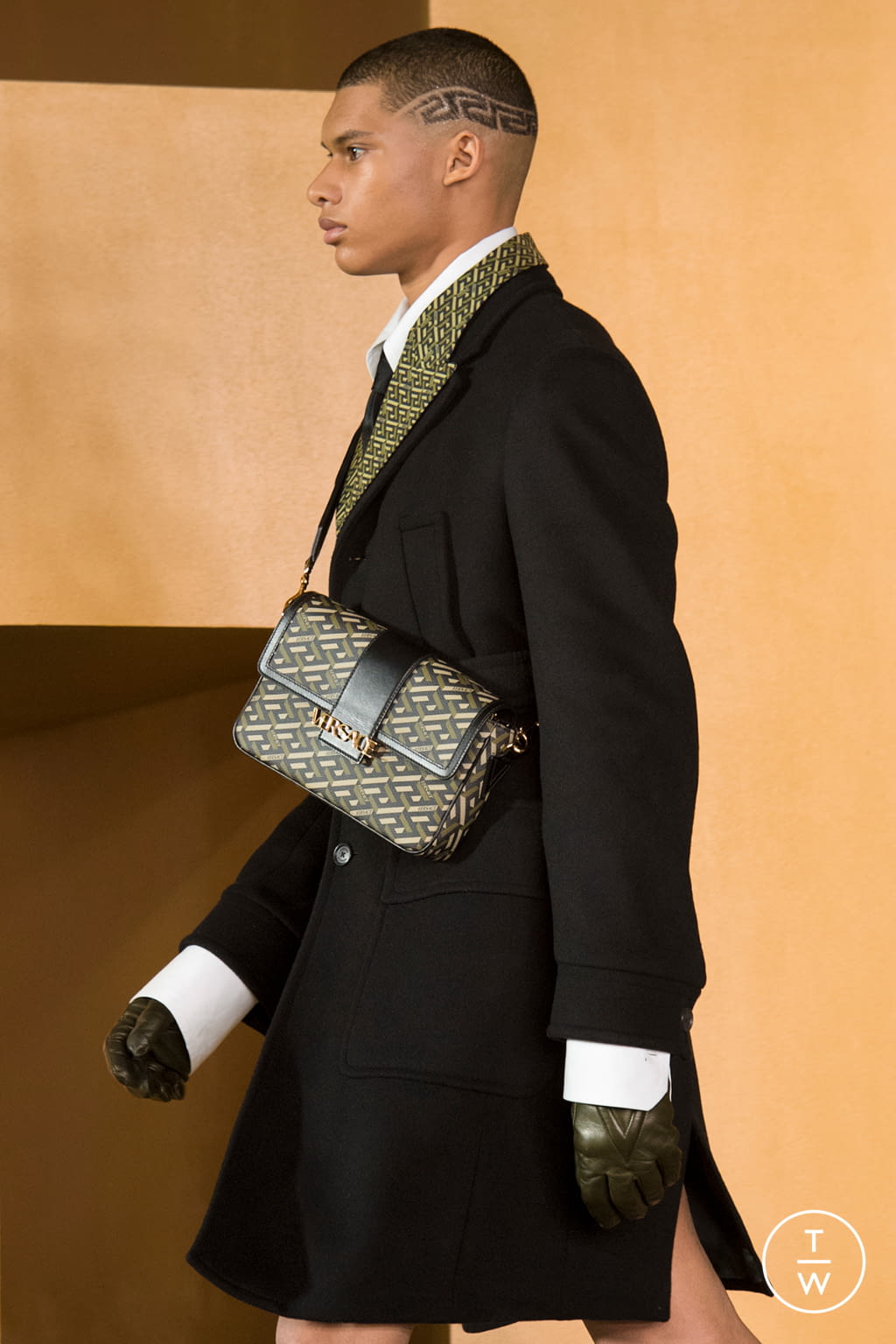 Fashion Week Milan Fall/Winter 2021 look 1 from the Versace collection menswear accessories
