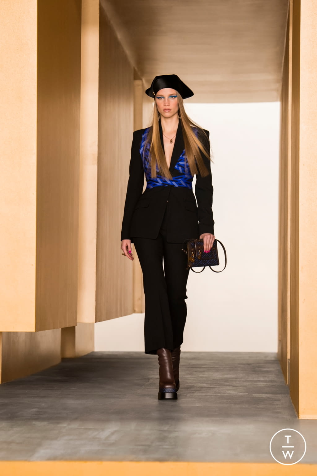 Fashion Week Milan Fall/Winter 2021 look 32 from the Versace collection womenswear