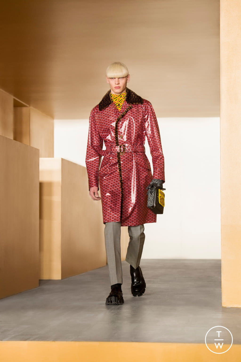 Fashion Week Milan Fall/Winter 2021 look 45 from the Versace collection womenswear