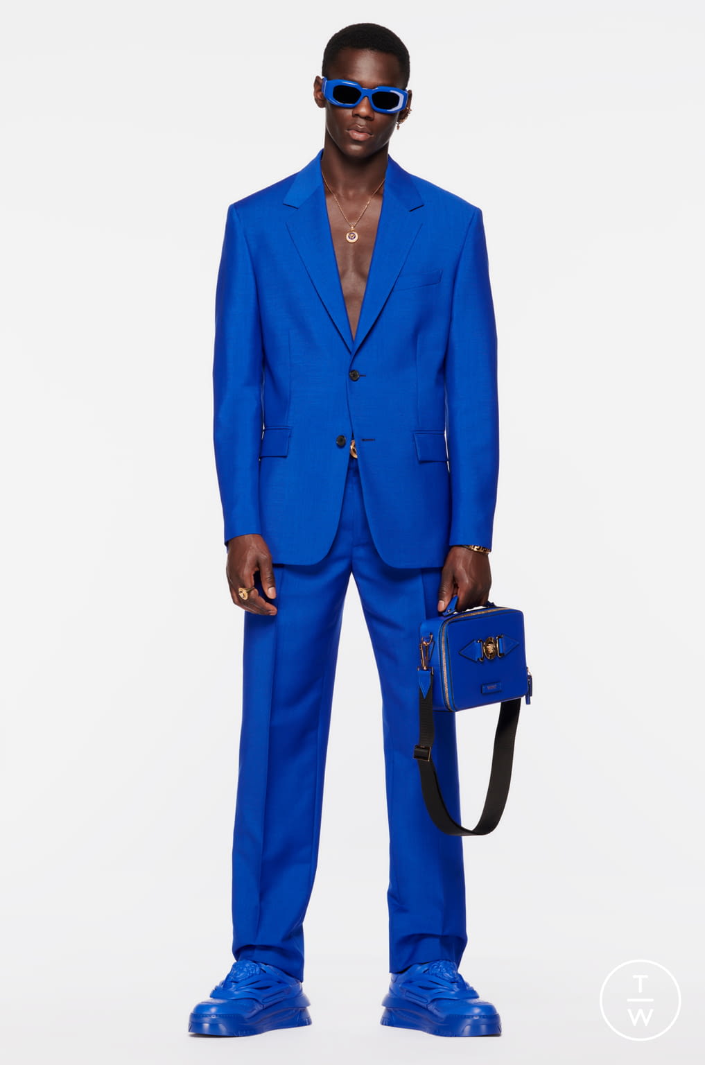 Fashion Week Milan Pre-Fall 2022 look 15 from the Versace collection 男装