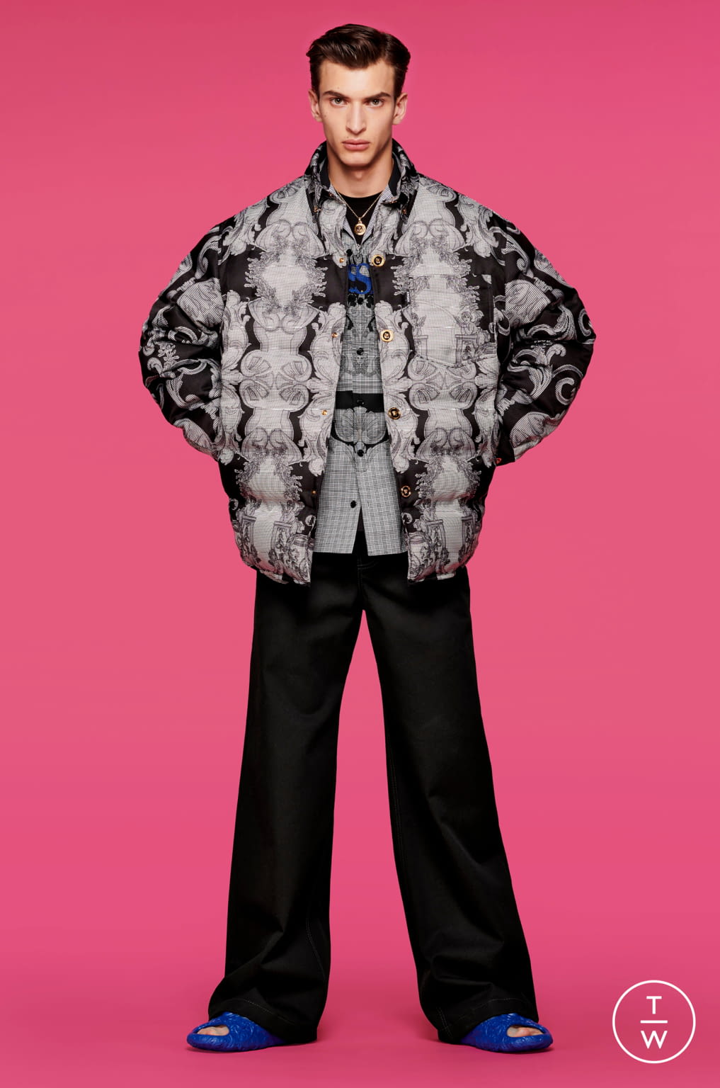 Fashion Week Milan Pre-Fall 2022 look 4 from the Versace collection 男装