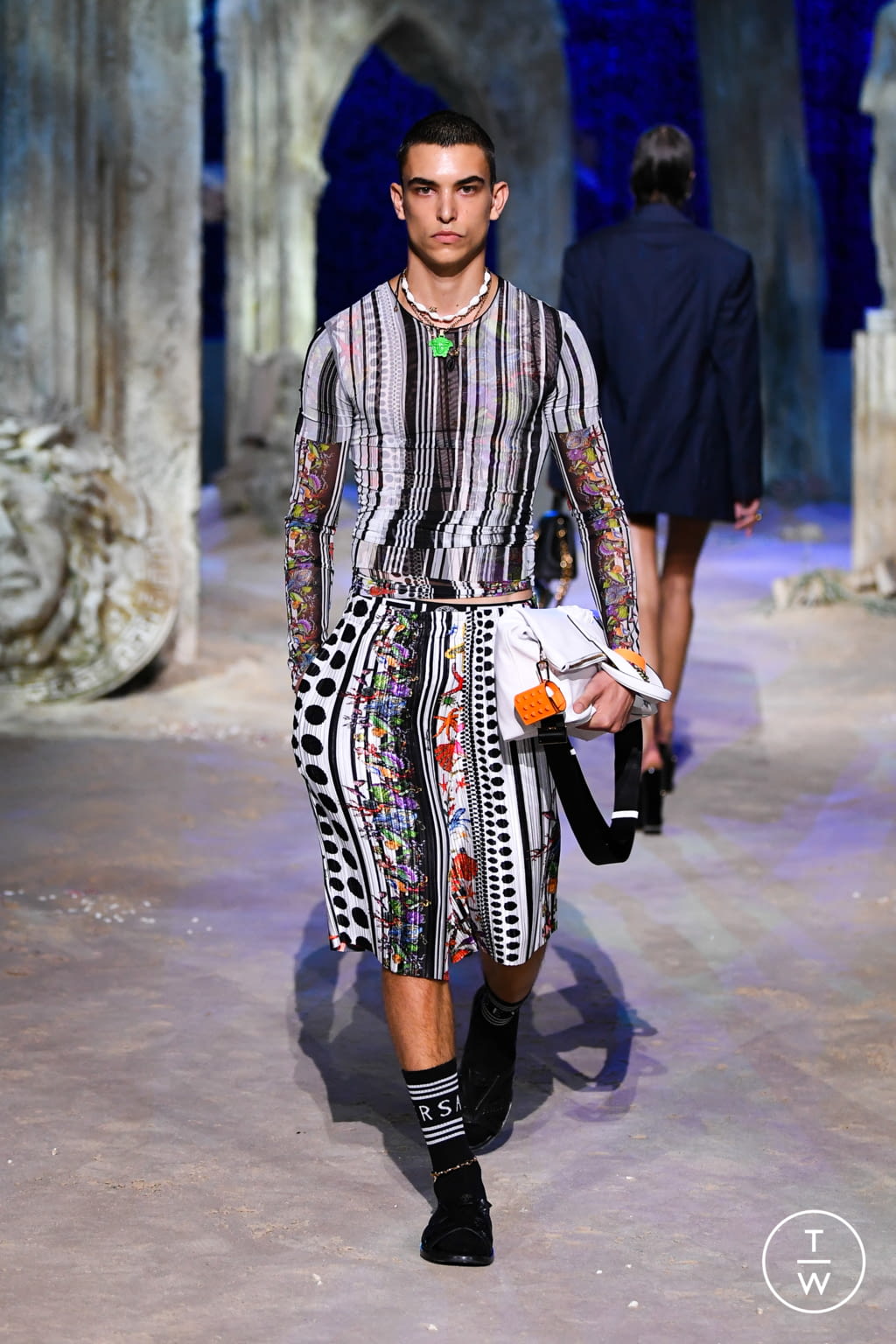 Fashion Week Milan Spring/Summer 2021 look 9 de la collection Versace womenswear