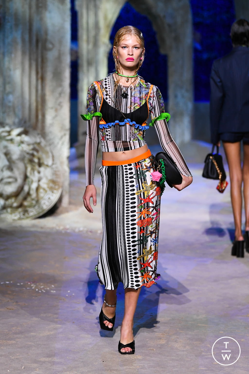 Fashion Week Milan Spring/Summer 2021 look 10 from the Versace collection 女装