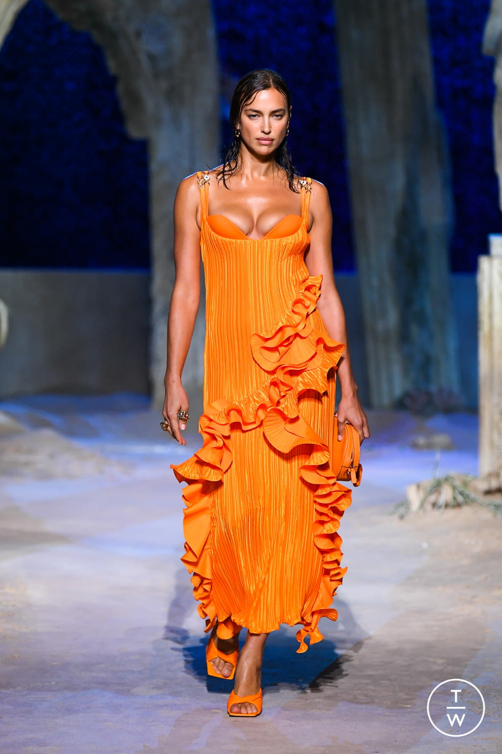 Fashion Week Milan Spring/Summer 2021 look 30 from the Versace collection womenswear