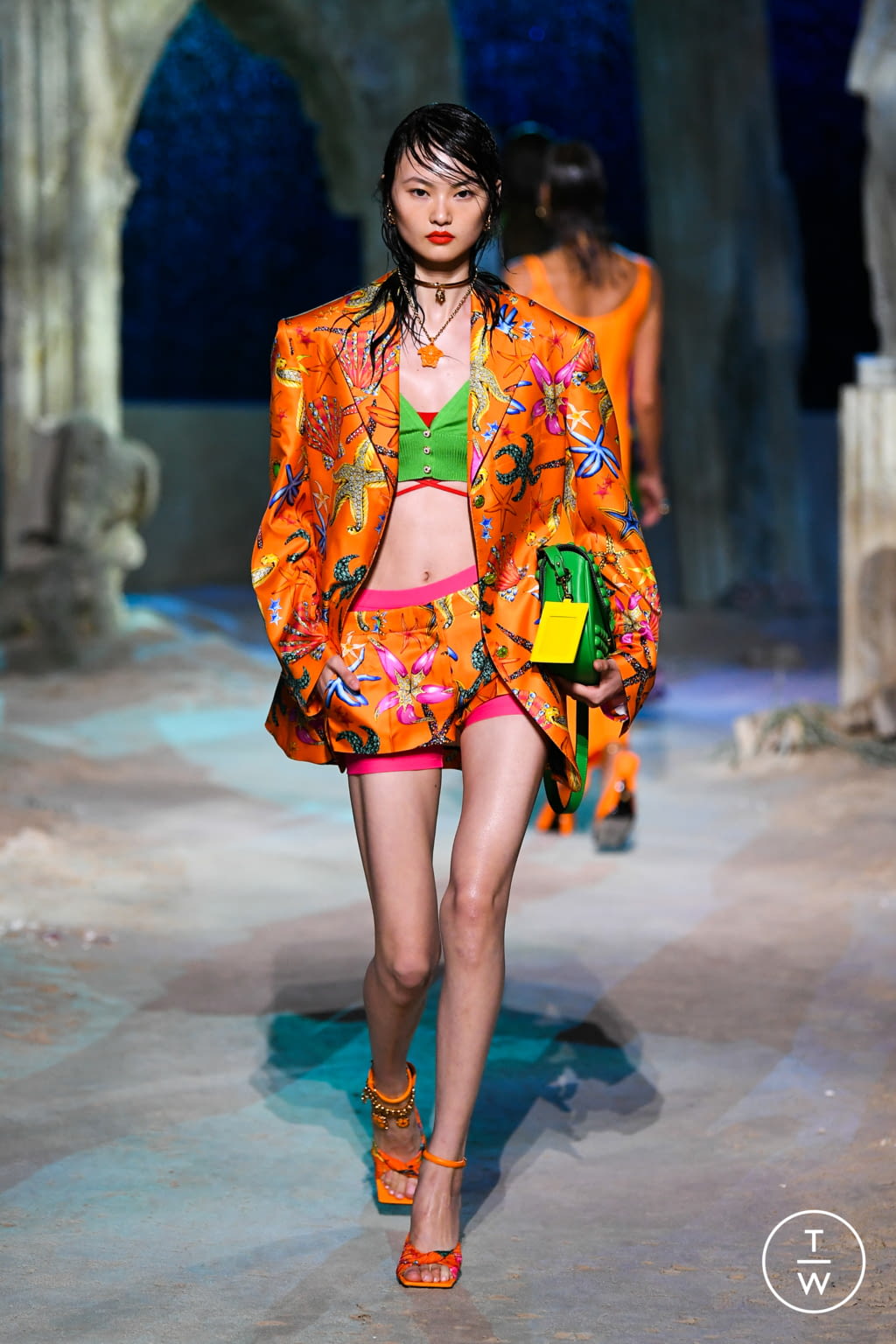 Fashion Week Milan Spring/Summer 2021 look 39 de la collection Versace womenswear