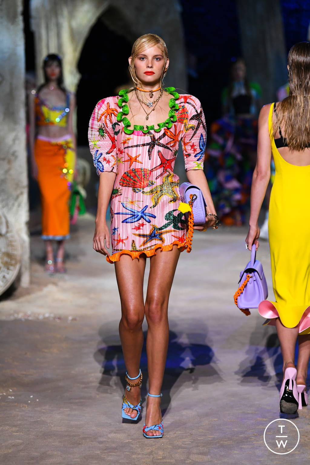 Fashion Week Milan Spring/Summer 2021 look 56 from the Versace collection 女装