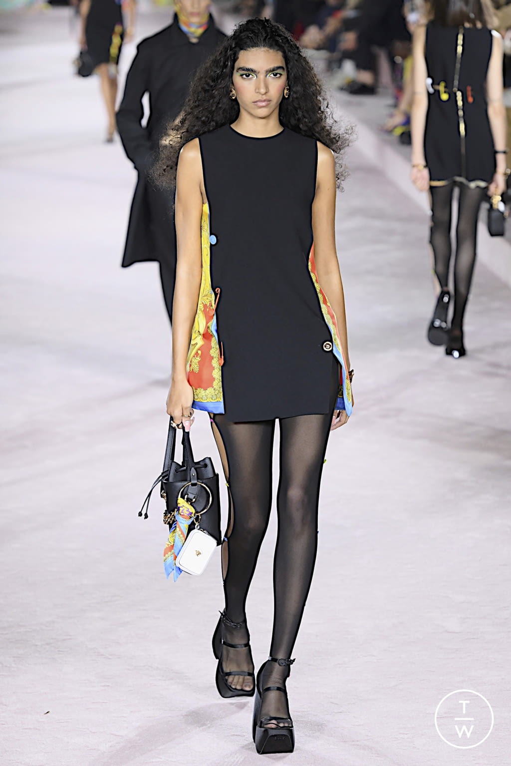 Fashion Week Milan Spring/Summer 2022 look 4 from the Versace collection 女装