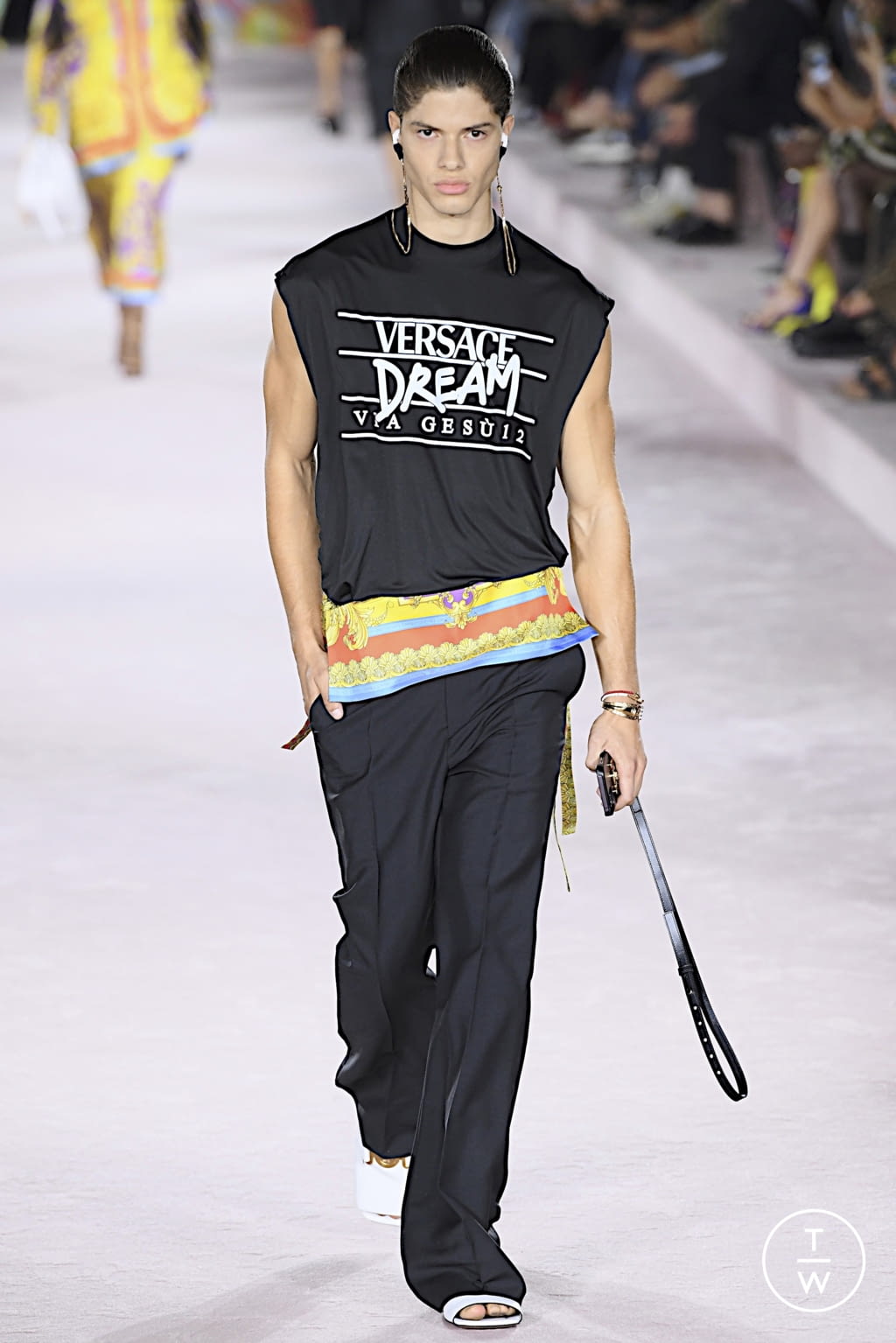 Fashion Week Milan Spring/Summer 2022 look 12 from the Versace collection 女装