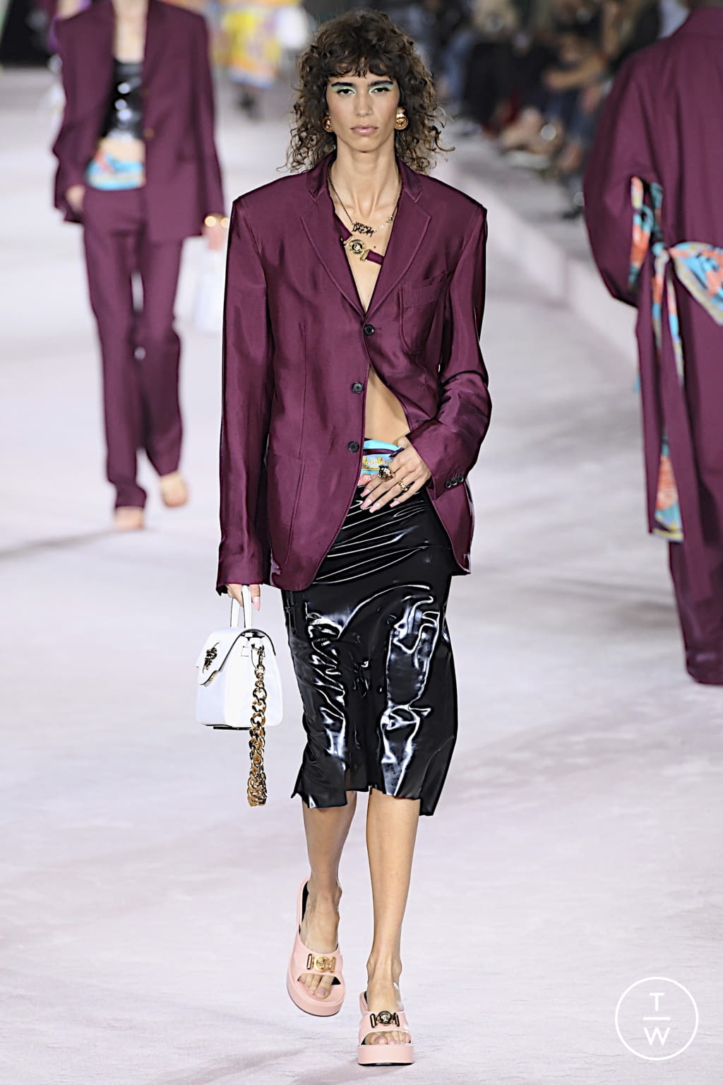 Fashion Week Milan Spring/Summer 2022 look 19 from the Versace collection 女装