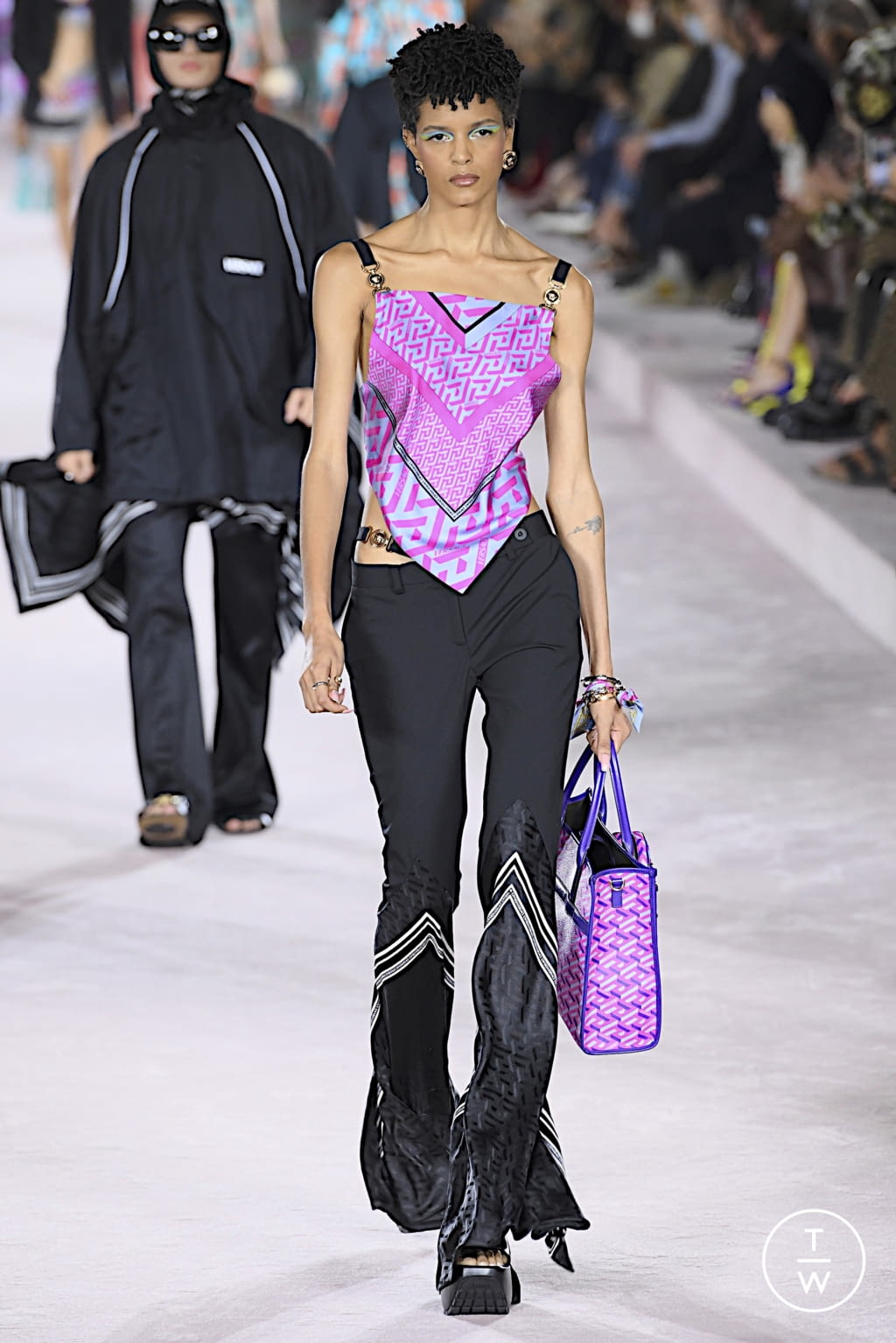 Fashion Week Milan Spring/Summer 2022 look 29 from the Versace collection 女装