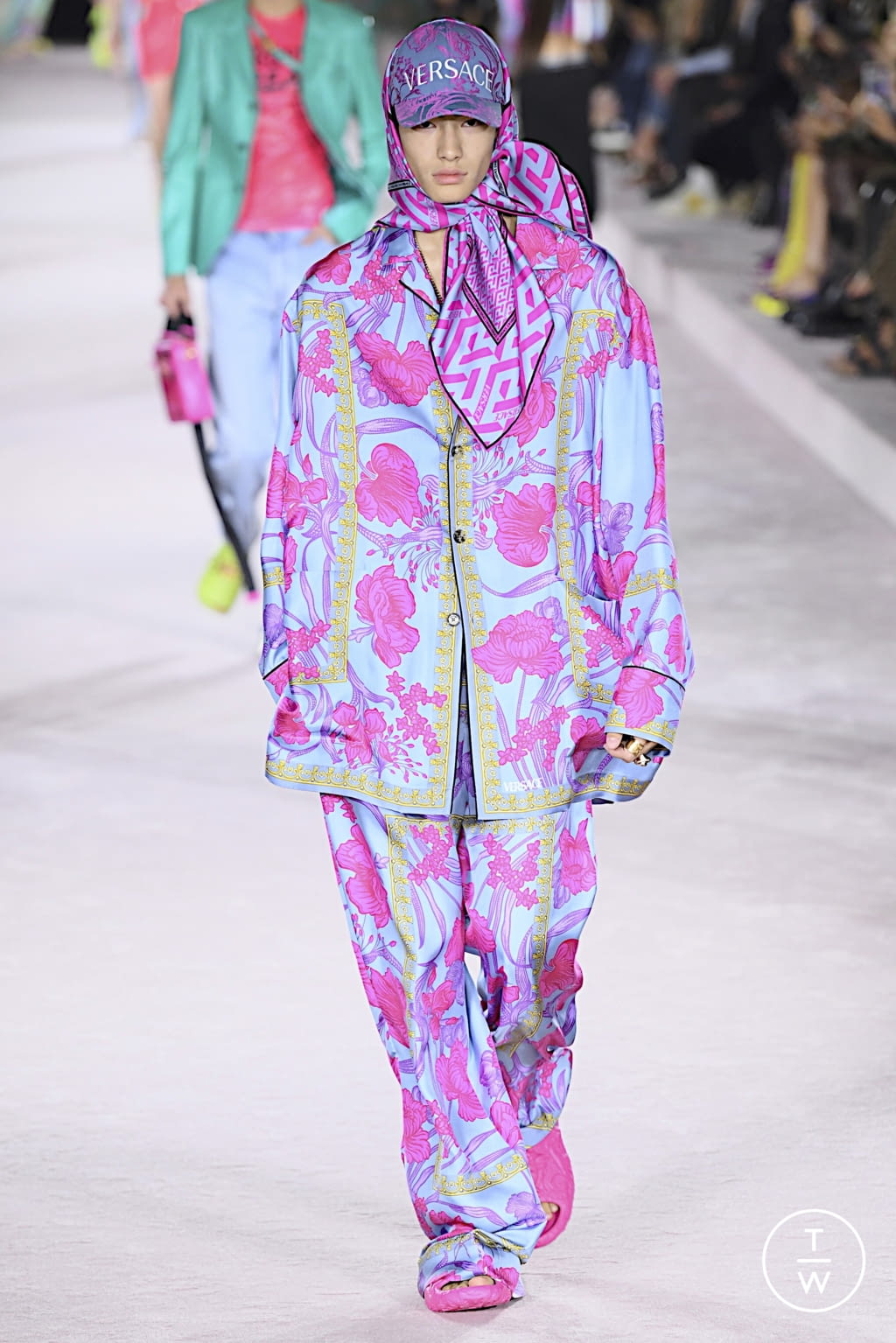 Fashion Week Milan Spring/Summer 2022 look 35 from the Versace collection womenswear