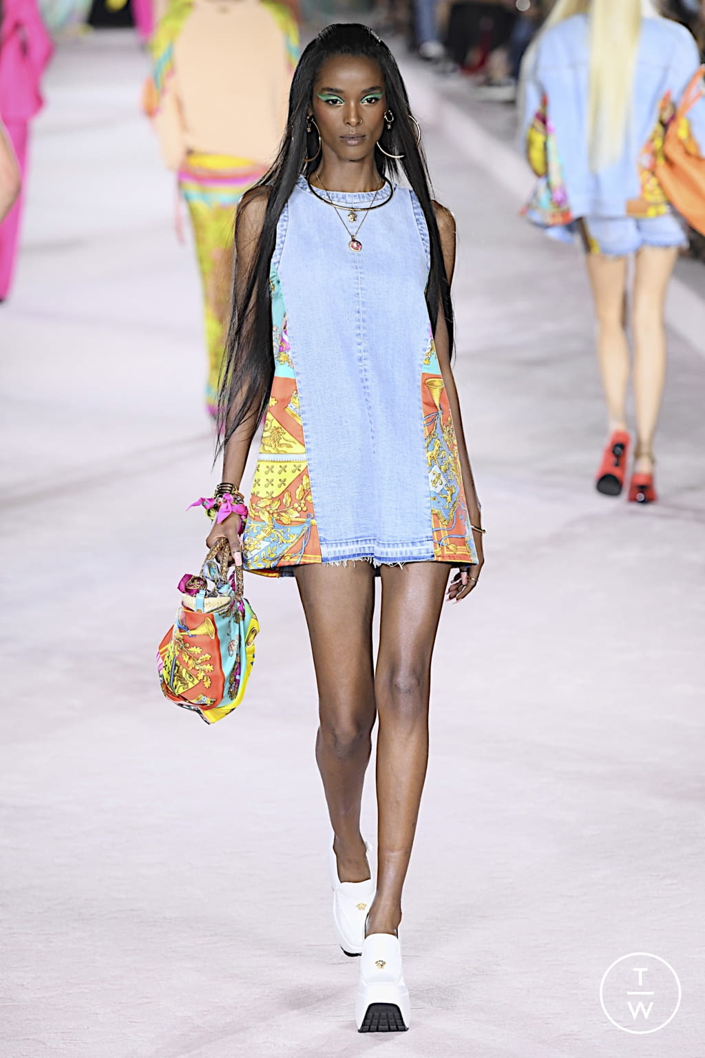 Fashion Week Milan Spring/Summer 2022 look 44 from the Versace collection womenswear