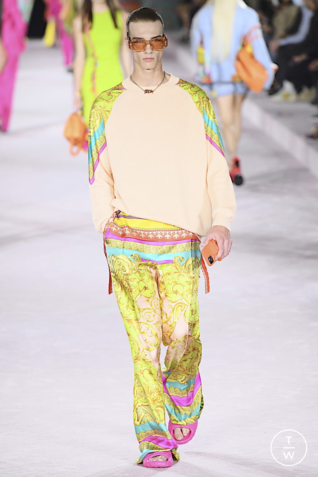 Fashion Week Milan Spring/Summer 2022 look 45 from the Versace collection 女装